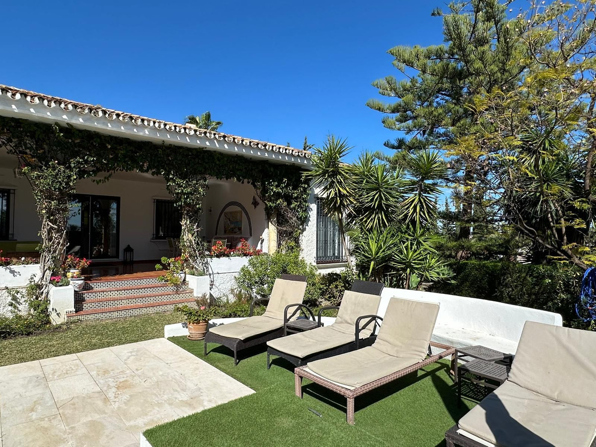 4 Bed Townhouse for sale in El Paraiso Costa Del Sol, Málaga, Spain