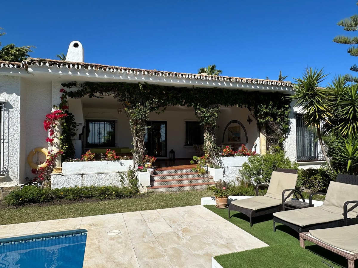 4 Bed Townhouse for sale in El Paraiso Costa Del Sol, Málaga, Spain