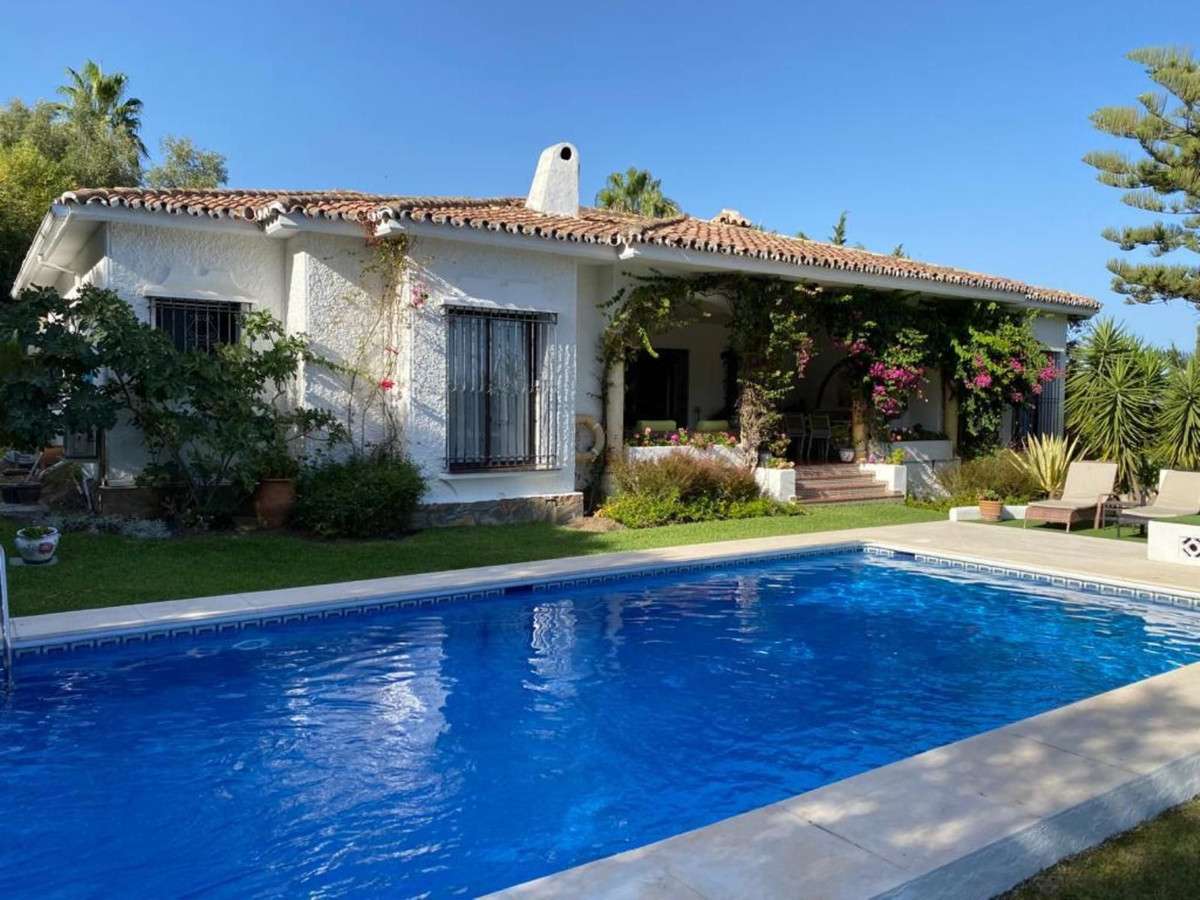 4 Bed Townhouse for sale in El Paraiso Costa Del Sol, Málaga, Spain