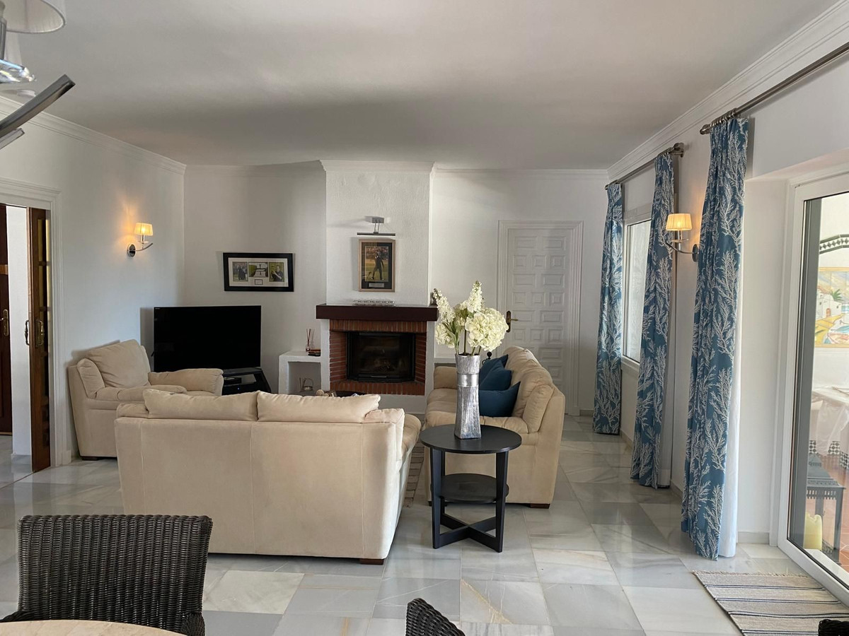 4 Bed Townhouse for sale in El Paraiso Costa Del Sol, Málaga, Spain