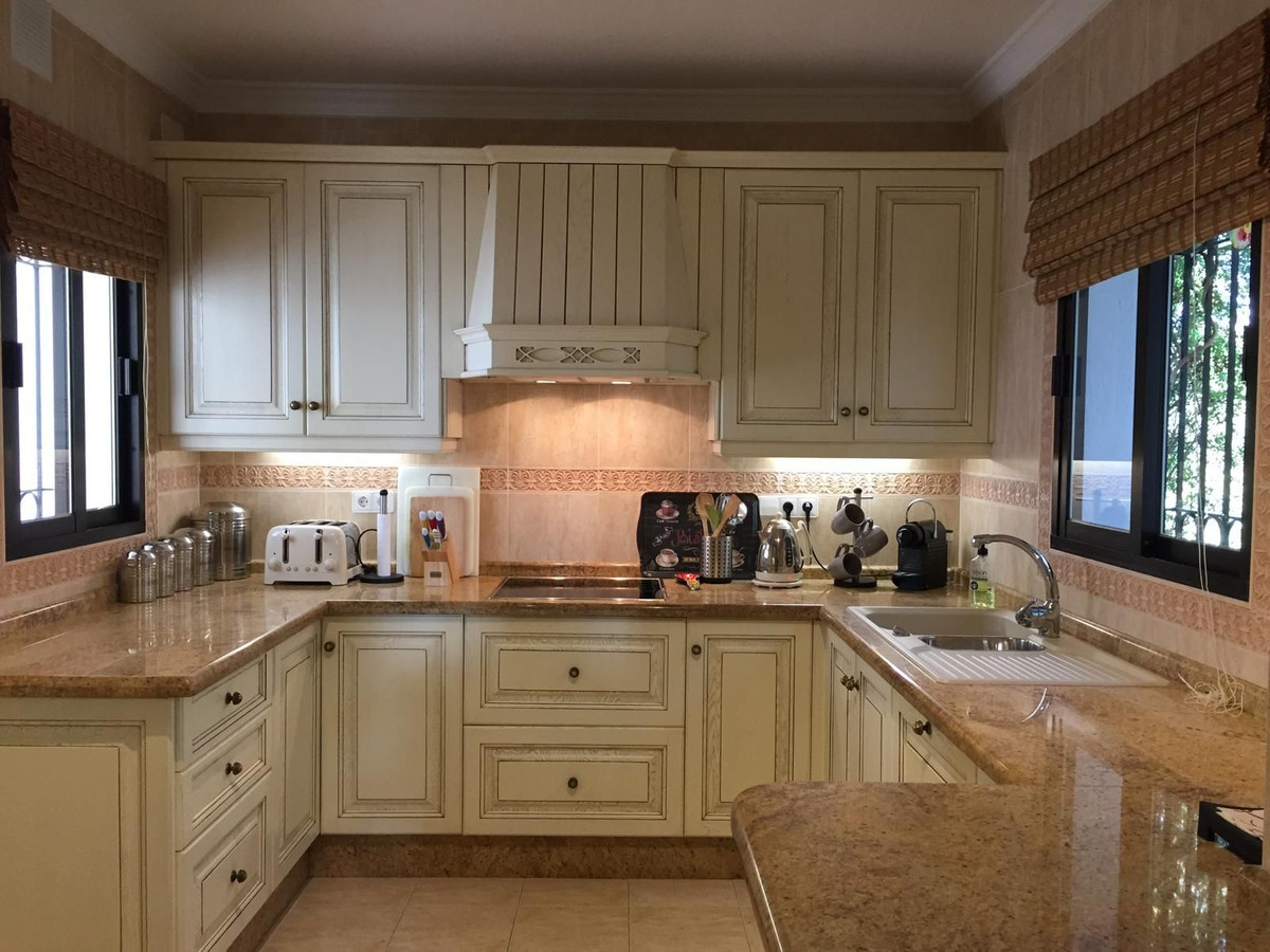 4 Bed Townhouse for sale in El Paraiso Costa Del Sol, Málaga, Spain