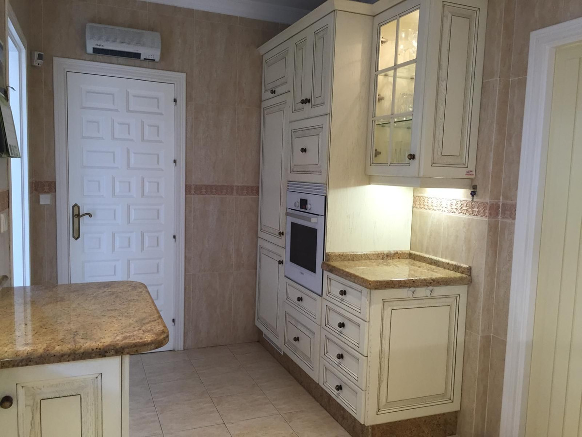 4 Bed Townhouse for sale in El Paraiso Costa Del Sol, Málaga, Spain