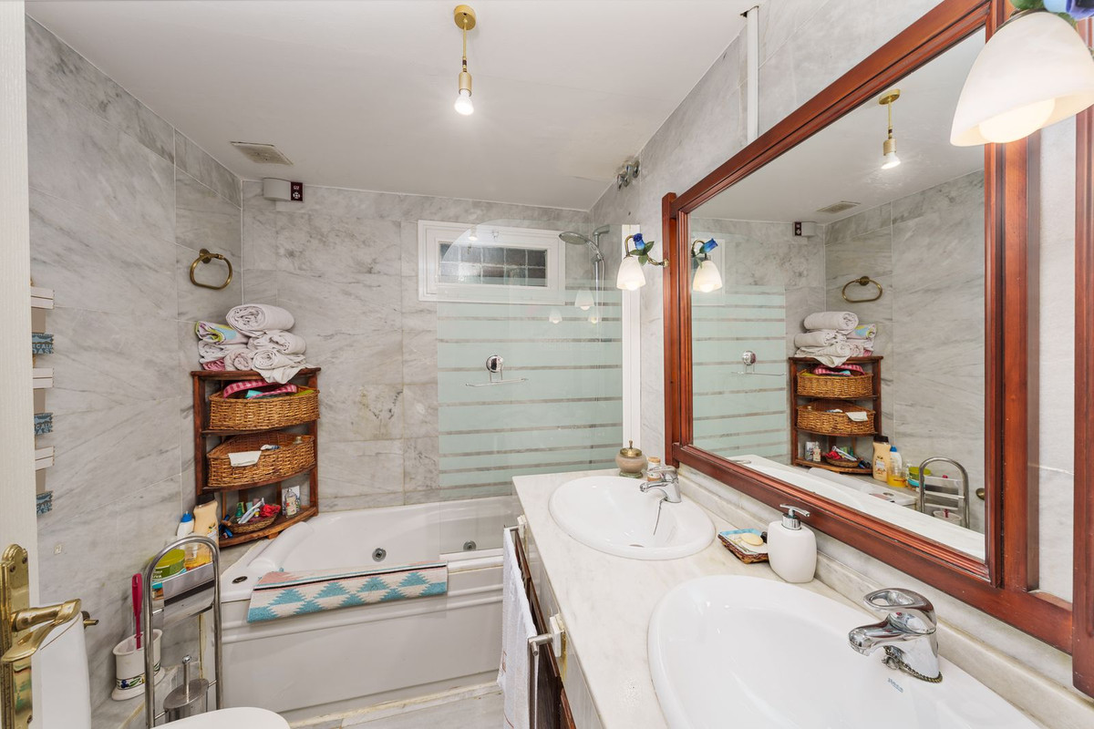 3 Bed Townhouse for sale in Nagüeles Costa Del Sol, Málaga, Spain