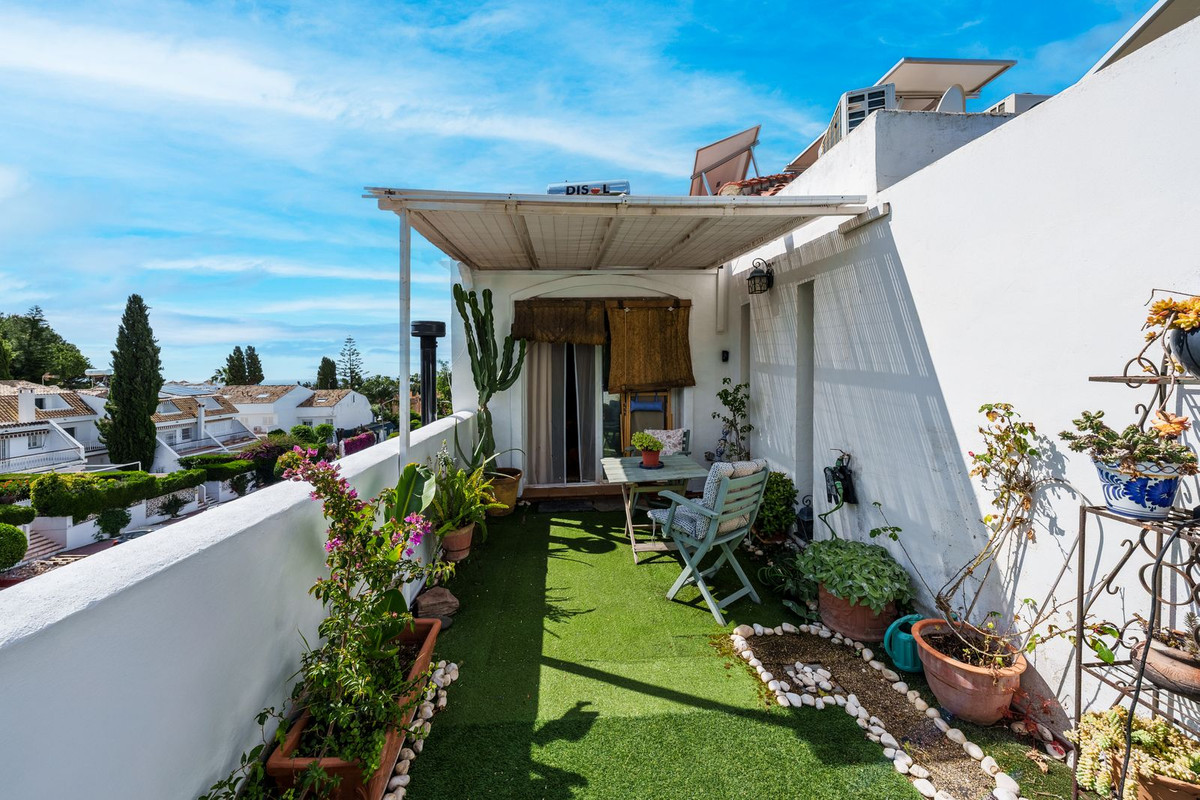 3 Bed Townhouse for sale in Nagüeles Costa Del Sol, Málaga, Spain