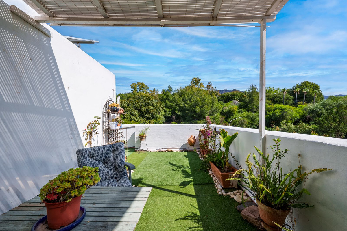 3 Bed Townhouse for sale in Nagüeles Costa Del Sol, Málaga, Spain