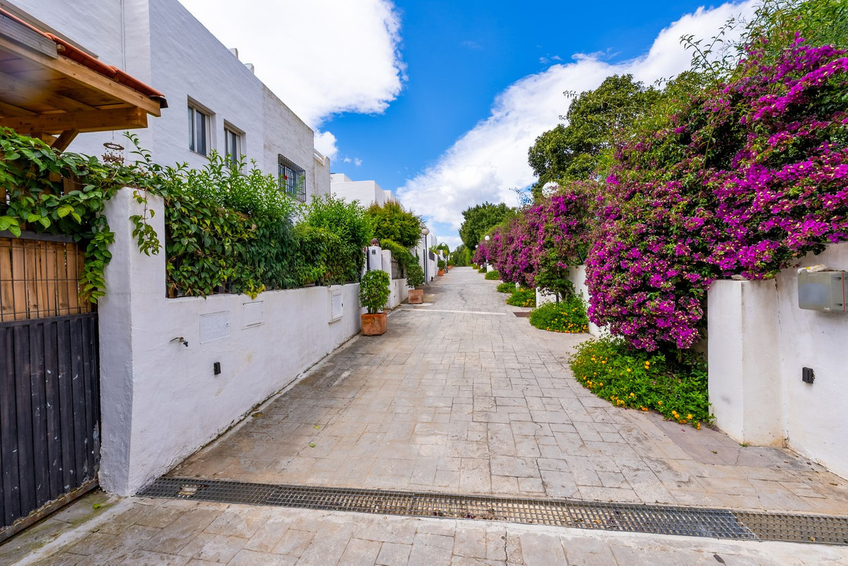 3 Bed Townhouse for sale in Nagüeles Costa Del Sol, Málaga, Spain