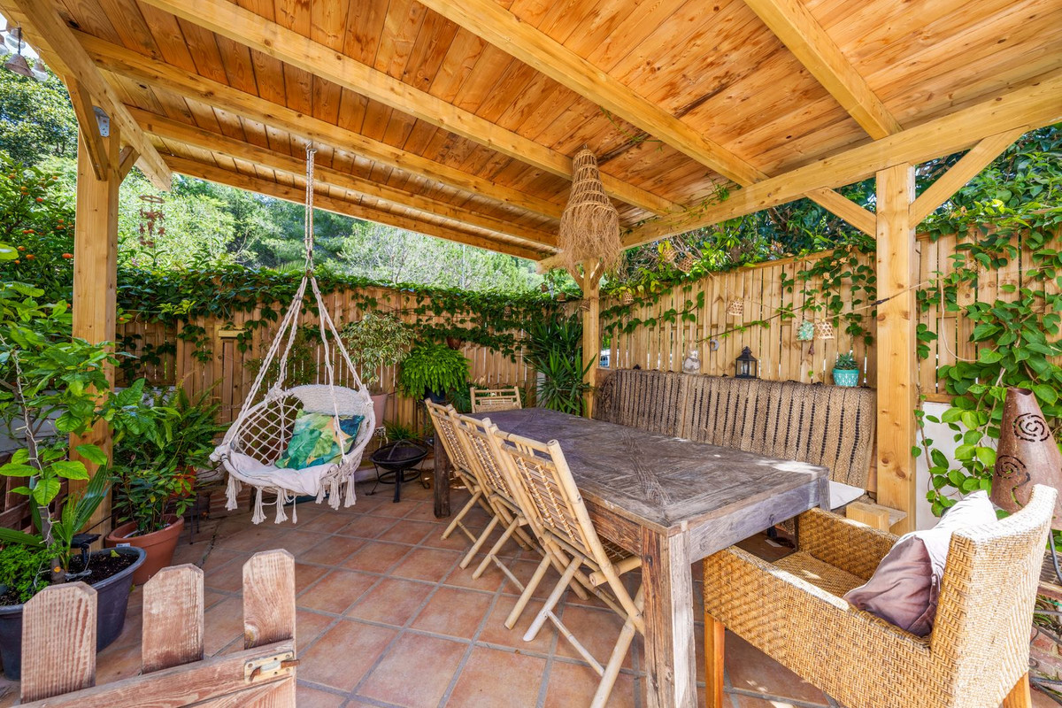 3 Bed Townhouse for sale in Nagüeles Costa Del Sol, Málaga, Spain