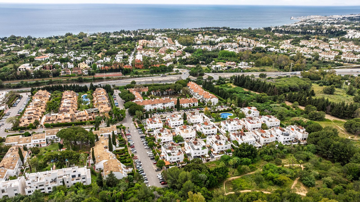 3 Bed Townhouse for sale in Nagüeles Costa Del Sol, Málaga, Spain