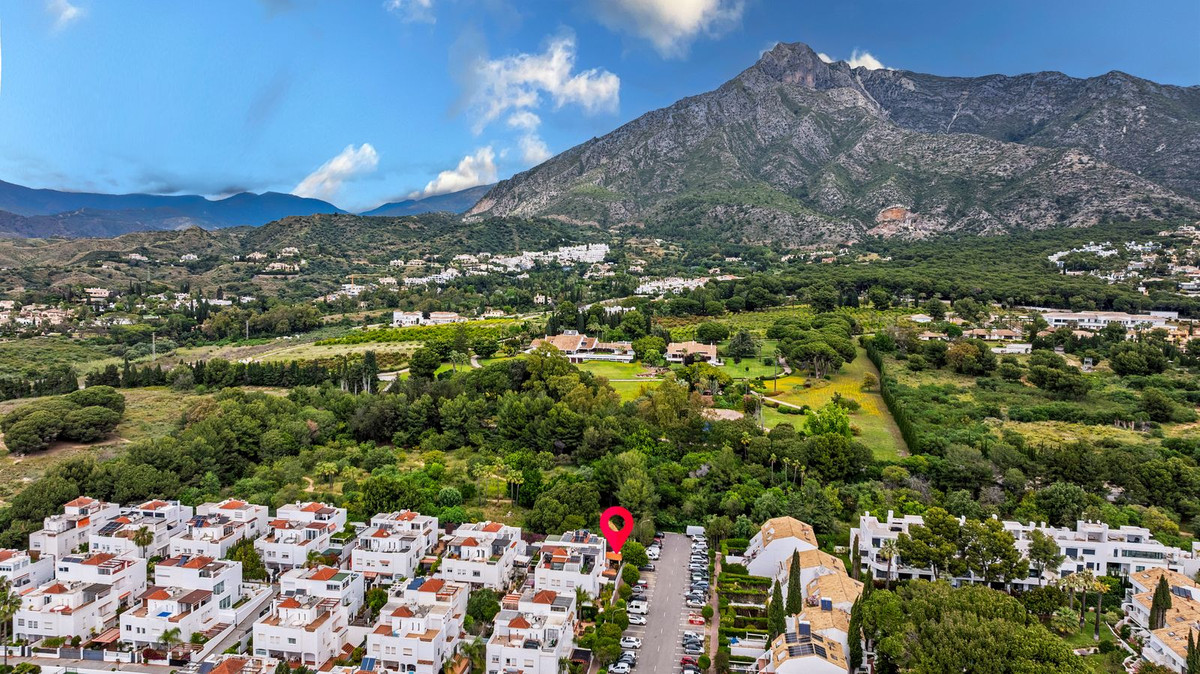 3 Bed Townhouse for sale in Nagüeles Costa Del Sol, Málaga, Spain