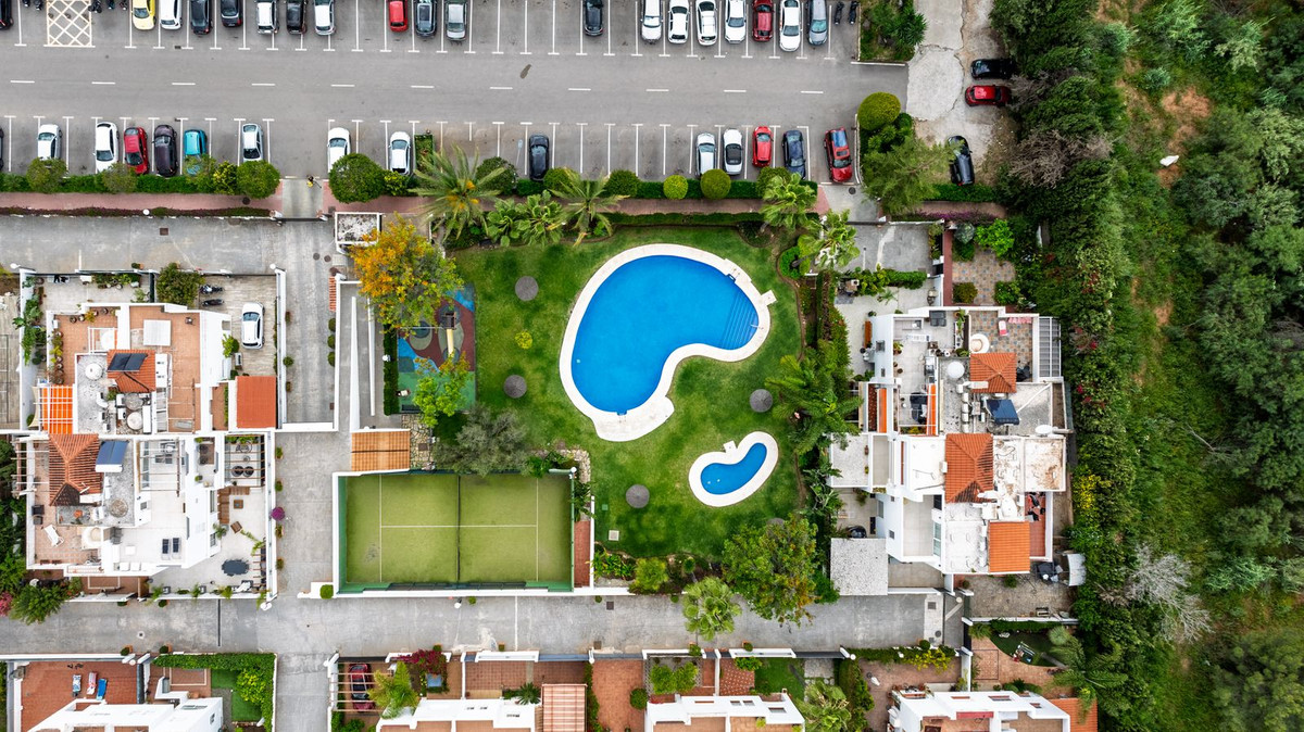 3 Bed Townhouse for sale in Nagüeles Costa Del Sol, Málaga, Spain