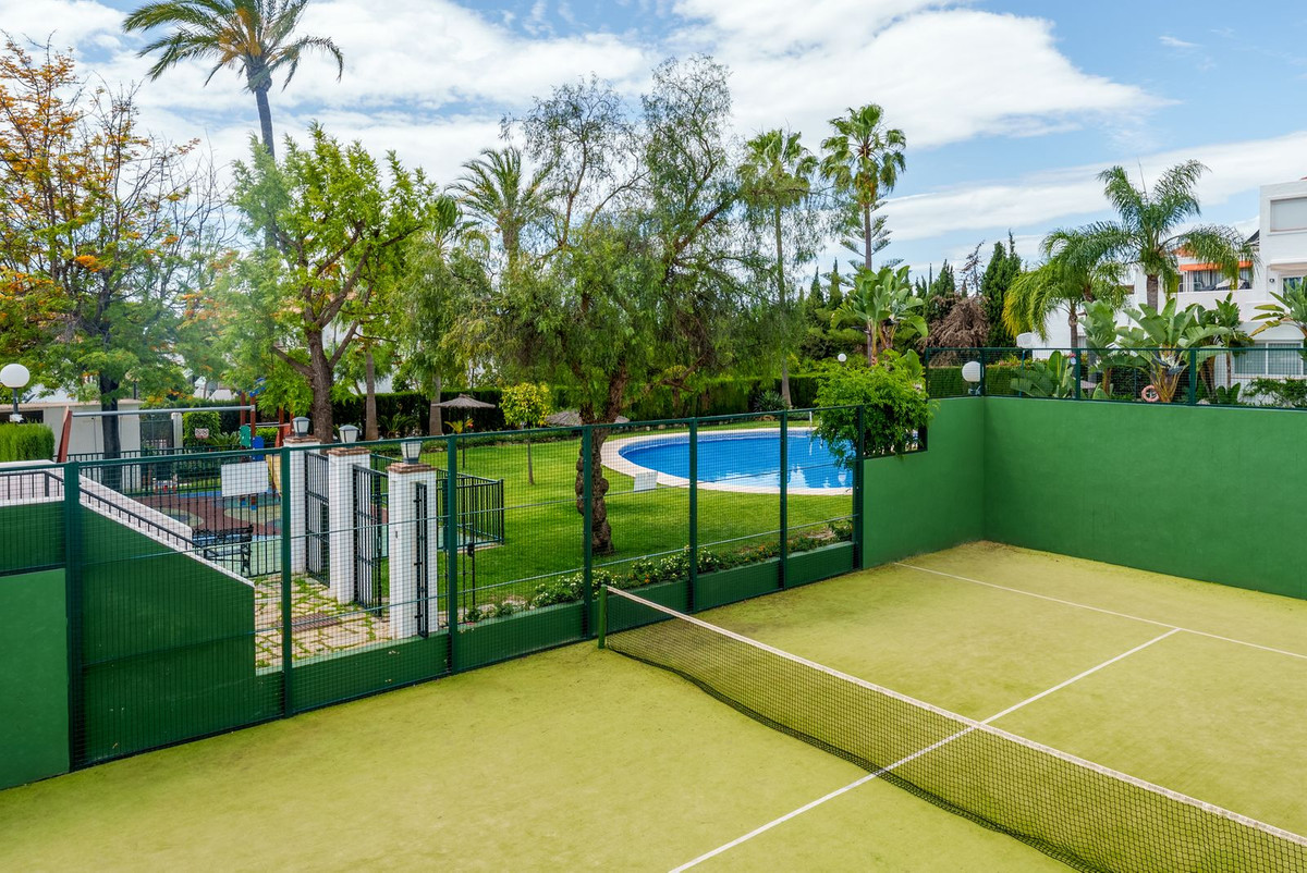 3 Bed Townhouse for sale in Nagüeles Costa Del Sol, Málaga, Spain