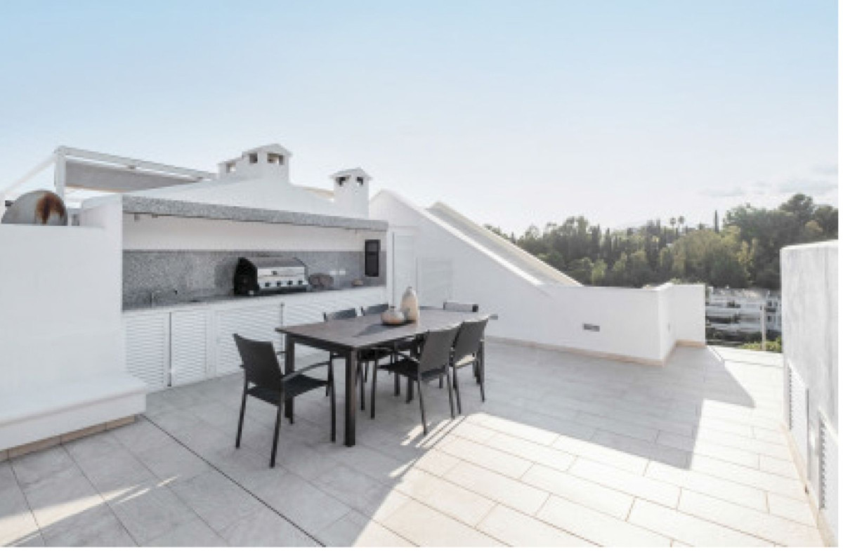 3 Bed Apartment for sale in La Quinta Costa Del Sol, Málaga, Spain
