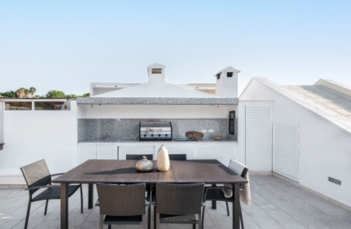 3 Bed Apartment for sale in La Quinta Costa Del Sol, Málaga, Spain