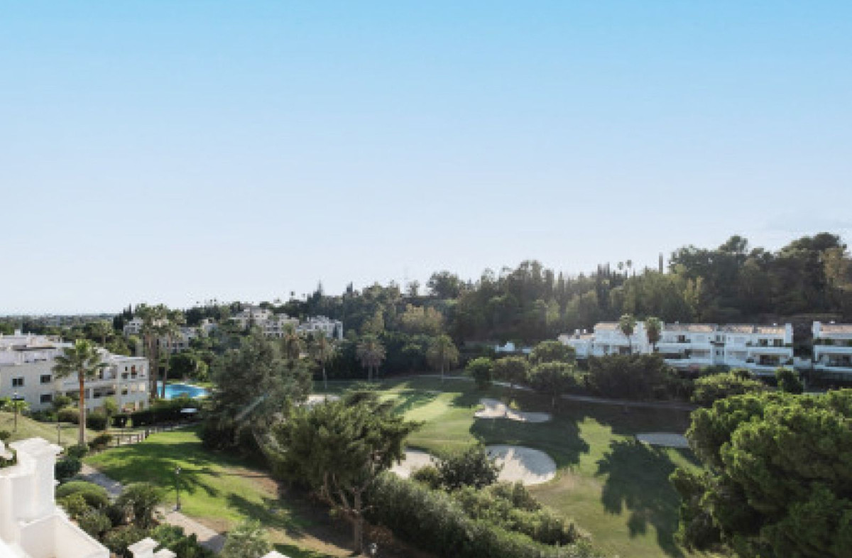 3 Bed Apartment for sale in La Quinta Costa Del Sol, Málaga, Spain