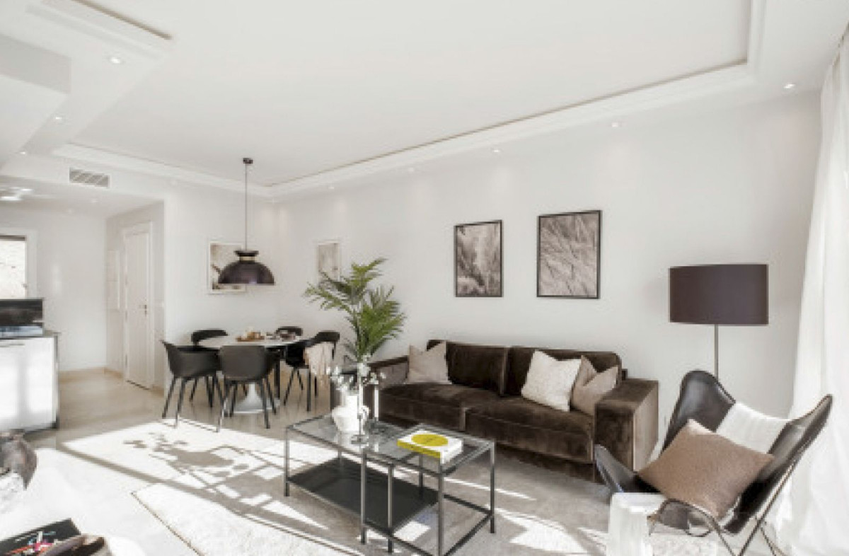 3 Bed Apartment for sale in La Quinta Costa Del Sol, Málaga, Spain