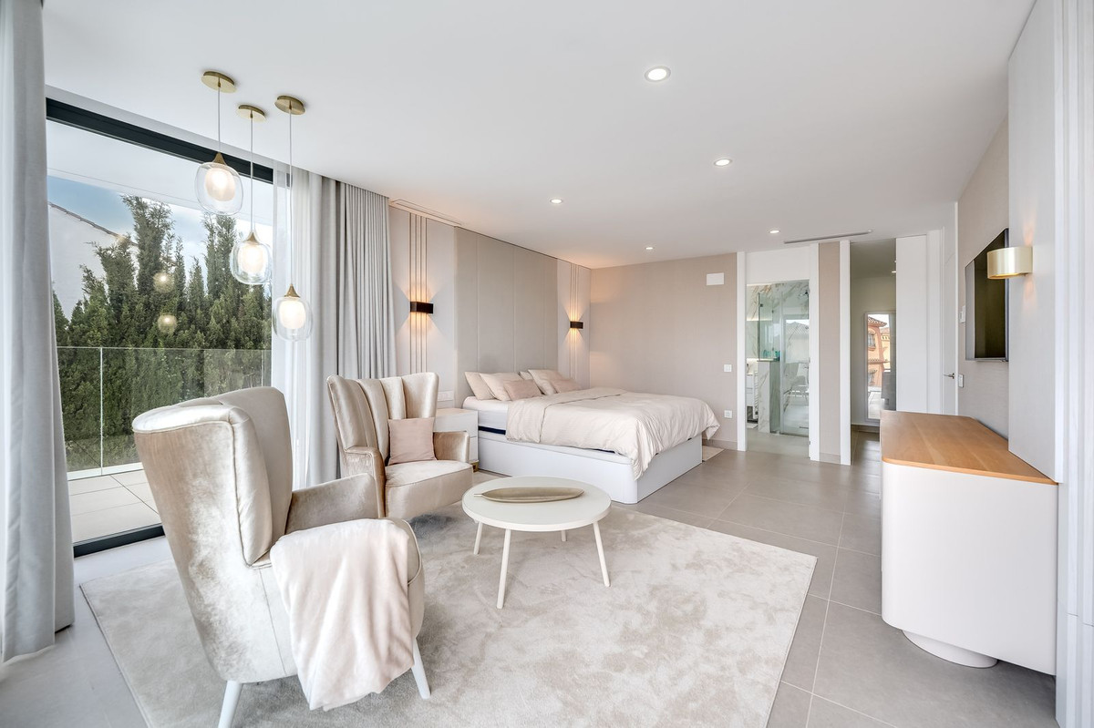 5 Bed Townhouse for sale in San Pedro De Alcántara Costa Del Sol, Málaga, Spain