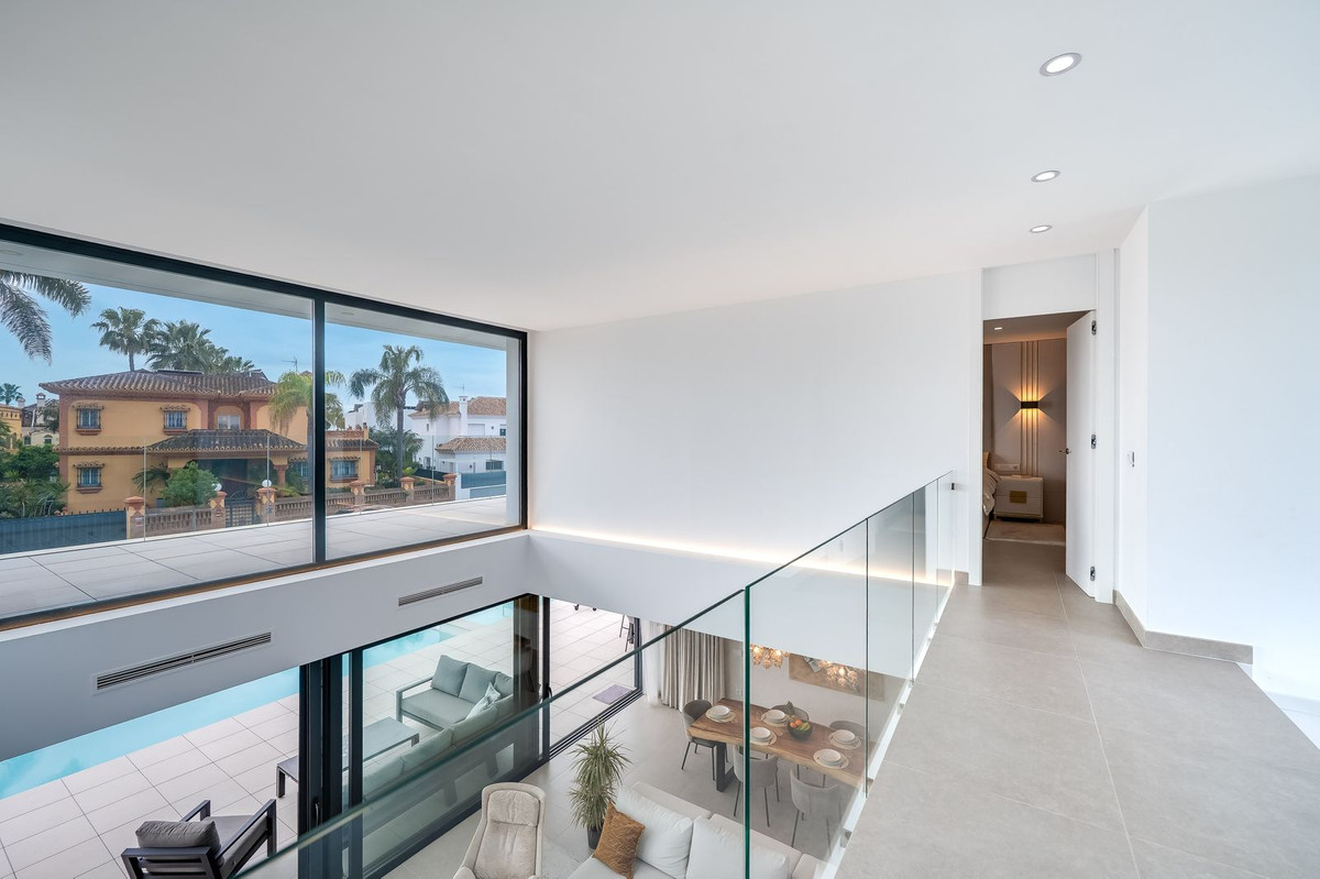 5 Bed Townhouse for sale in San Pedro De Alcántara Costa Del Sol, Málaga, Spain