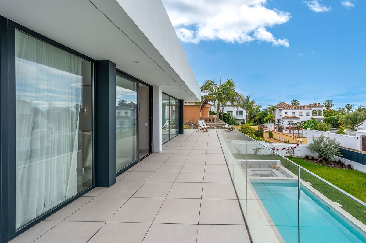 5 Bed Townhouse for sale in San Pedro De Alcántara Costa Del Sol, Málaga, Spain