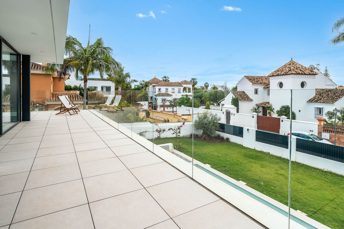 5 Bed Townhouse for sale in San Pedro De Alcántara Costa Del Sol, Málaga, Spain