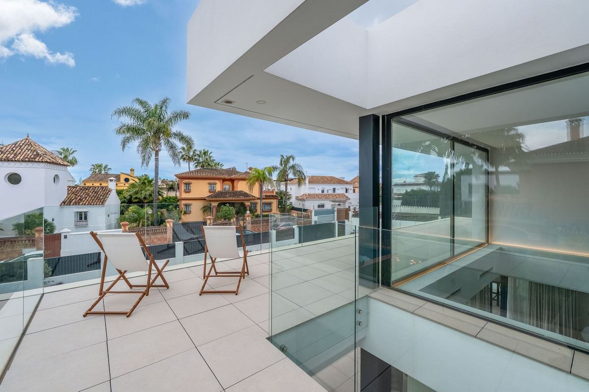 5 Bed Townhouse for sale in San Pedro De Alcántara Costa Del Sol, Málaga, Spain