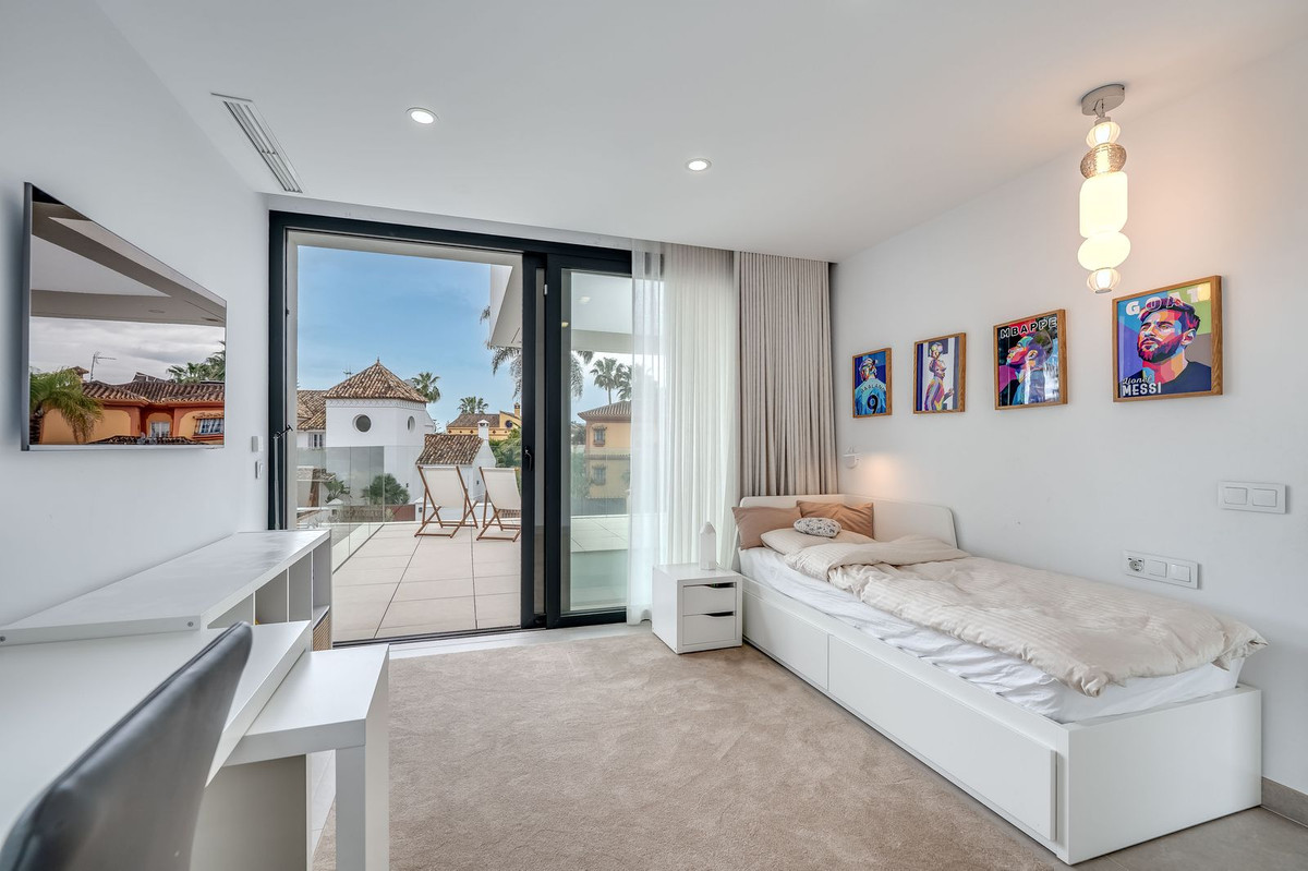 5 Bed Townhouse for sale in San Pedro De Alcántara Costa Del Sol, Málaga, Spain