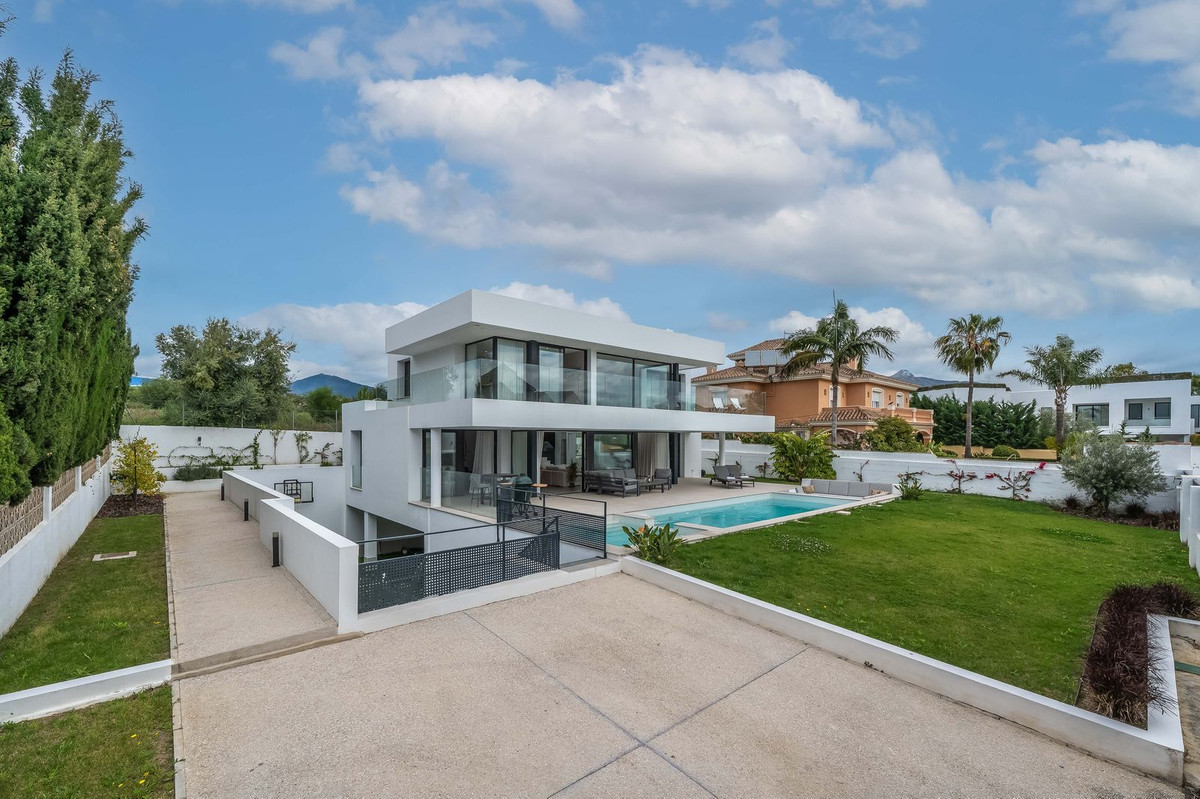 5 Bed Townhouse for sale in San Pedro De Alcántara Costa Del Sol, Málaga, Spain