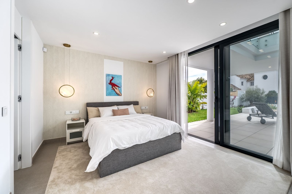 5 Bed Townhouse for sale in San Pedro De Alcántara Costa Del Sol, Málaga, Spain