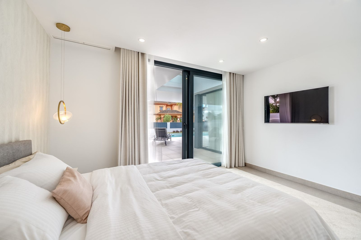 5 Bed Townhouse for sale in San Pedro De Alcántara Costa Del Sol, Málaga, Spain