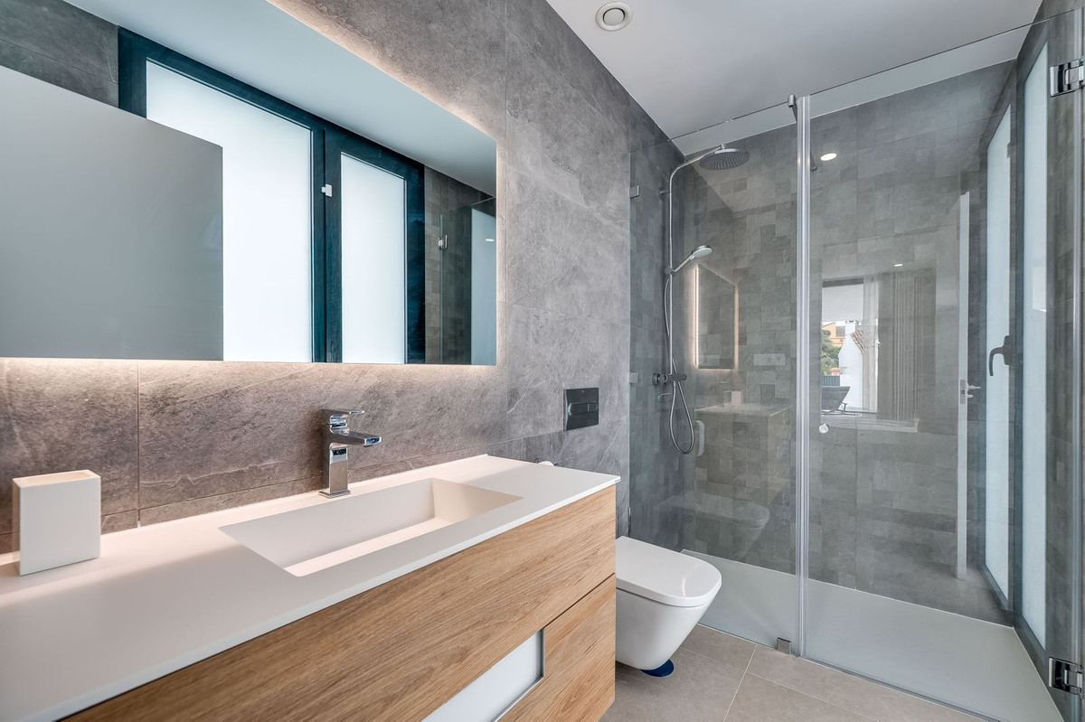 5 Bed Townhouse for sale in San Pedro De Alcántara Costa Del Sol, Málaga, Spain