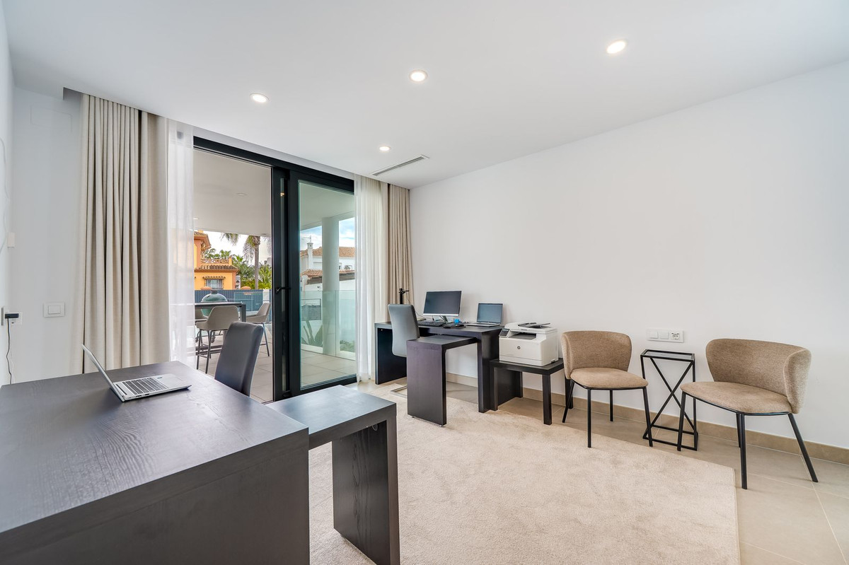 5 Bed Townhouse for sale in San Pedro De Alcántara Costa Del Sol, Málaga, Spain