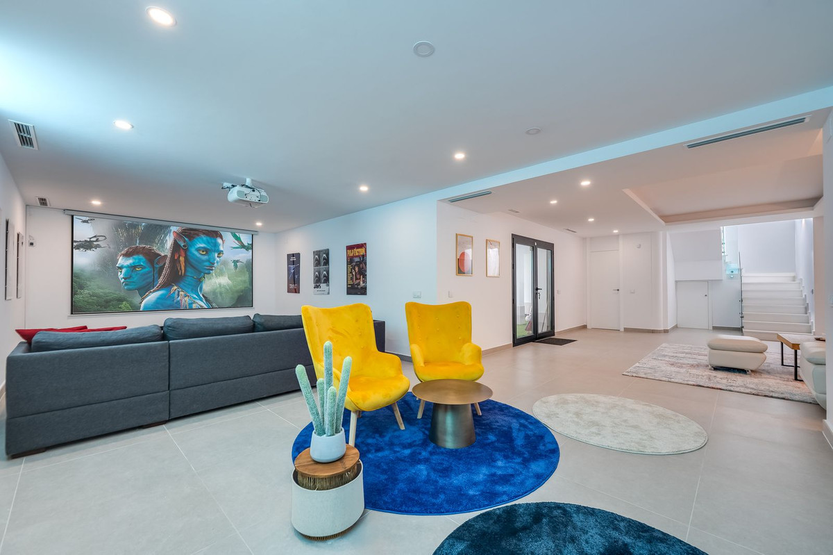 5 Bed Townhouse for sale in San Pedro De Alcántara Costa Del Sol, Málaga, Spain