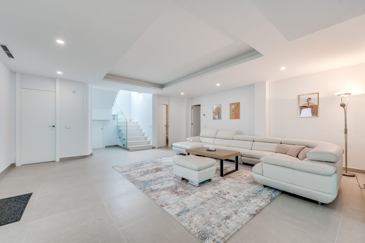 5 Bed Townhouse for sale in San Pedro De Alcántara Costa Del Sol, Málaga, Spain
