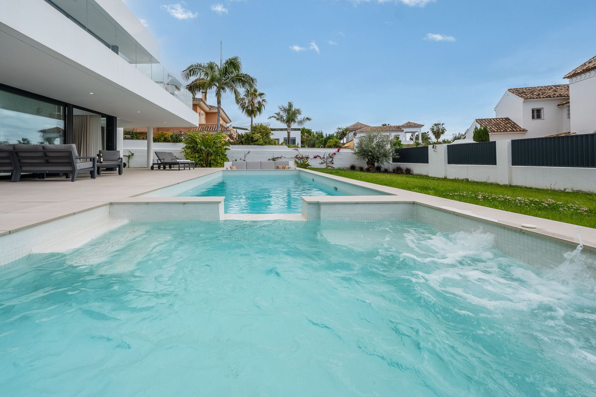 5 Bed Townhouse for sale in San Pedro De Alcántara Costa Del Sol, Málaga, Spain