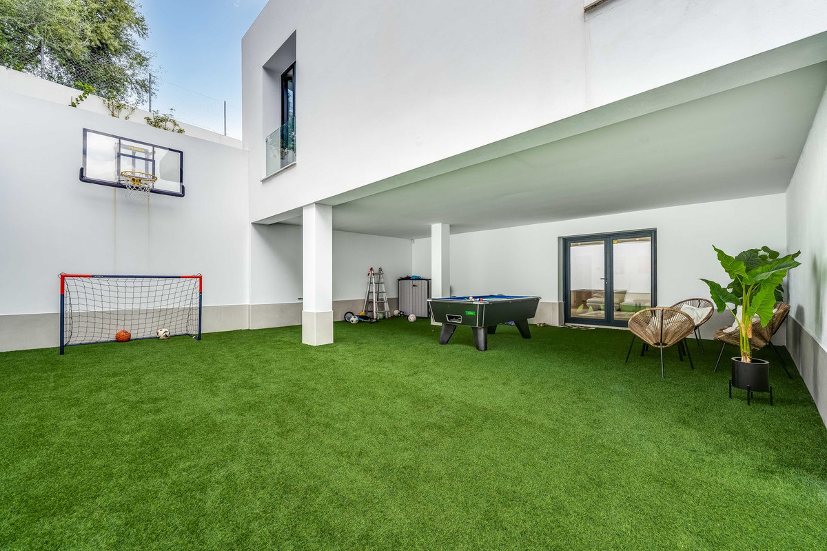5 Bed Townhouse for sale in San Pedro De Alcántara Costa Del Sol, Málaga, Spain
