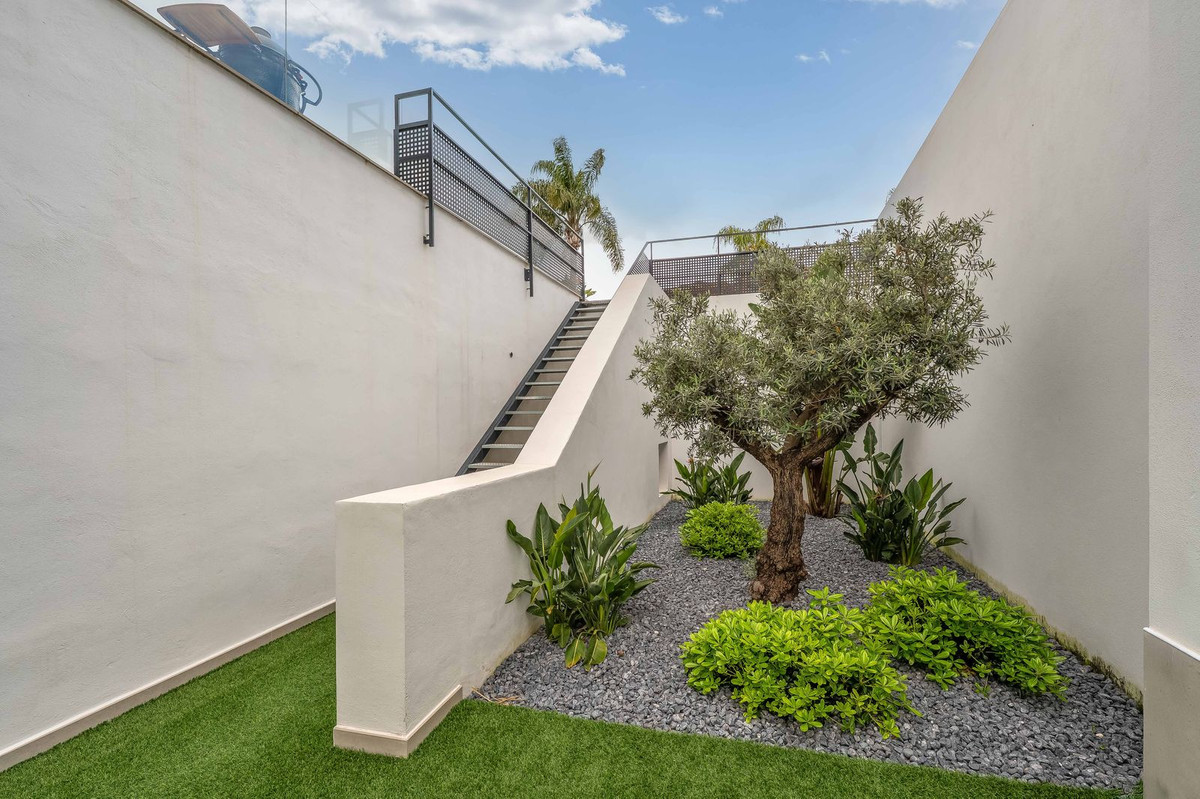 5 Bed Townhouse for sale in San Pedro De Alcántara Costa Del Sol, Málaga, Spain