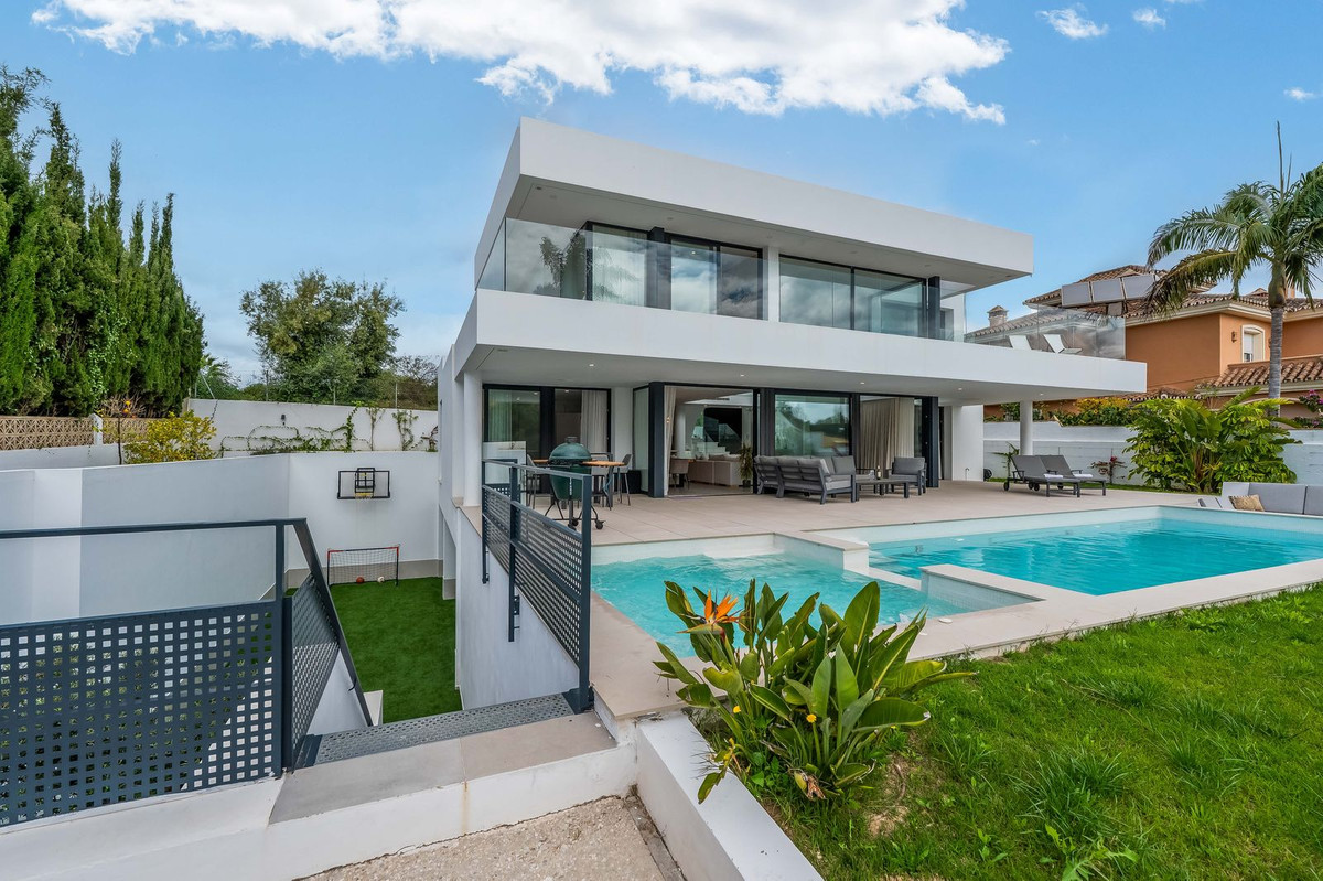 5 Bed Townhouse for sale in San Pedro De Alcántara Costa Del Sol, Málaga, Spain