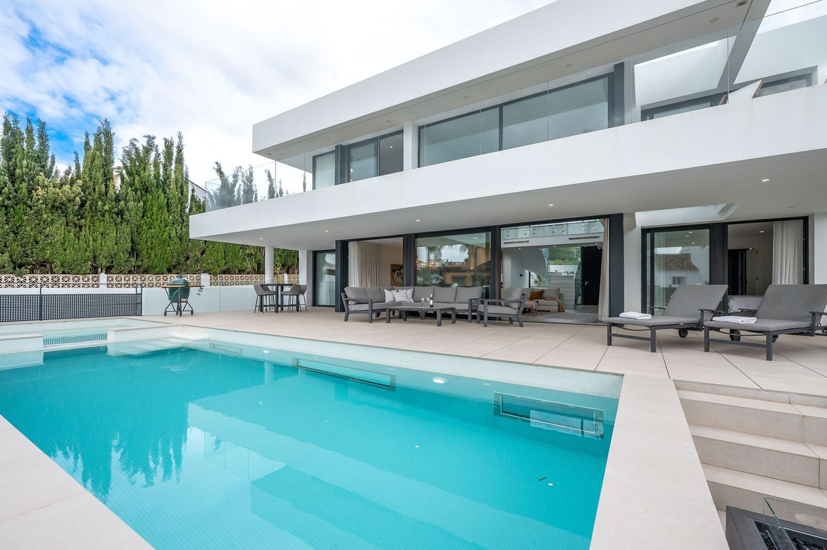 5 Bed Townhouse for sale in San Pedro De Alcántara Costa Del Sol, Málaga, Spain