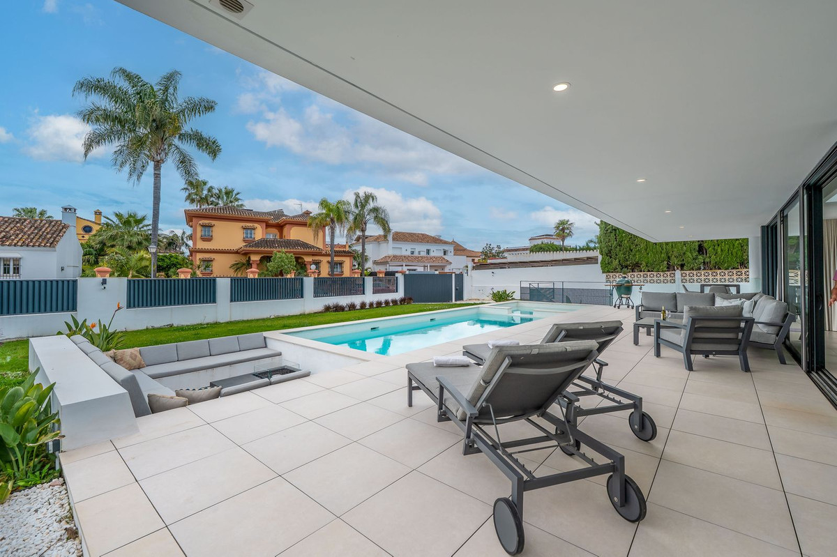 5 Bed Townhouse for sale in San Pedro De Alcántara Costa Del Sol, Málaga, Spain