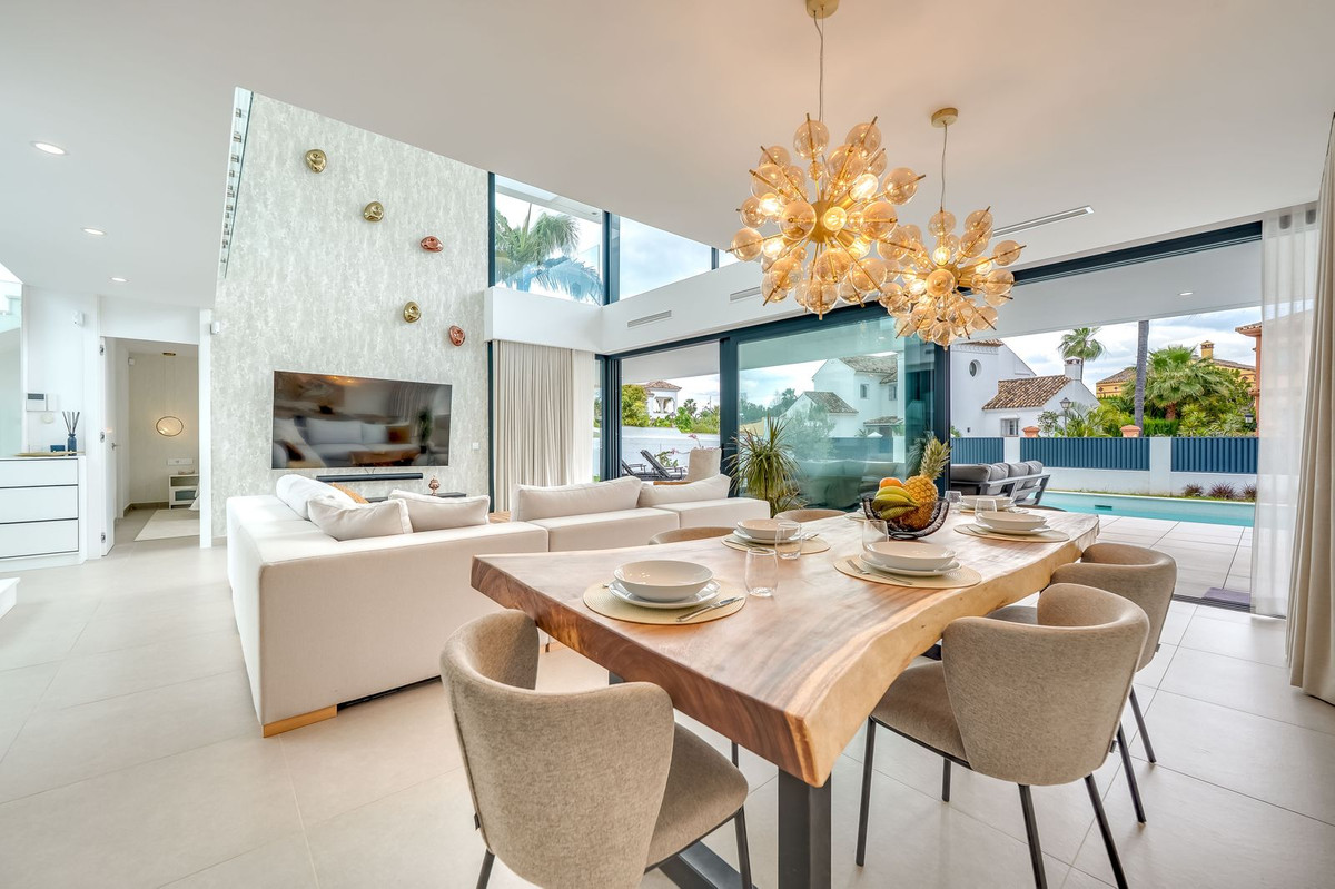 5 Bed Townhouse for sale in San Pedro De Alcántara Costa Del Sol, Málaga, Spain