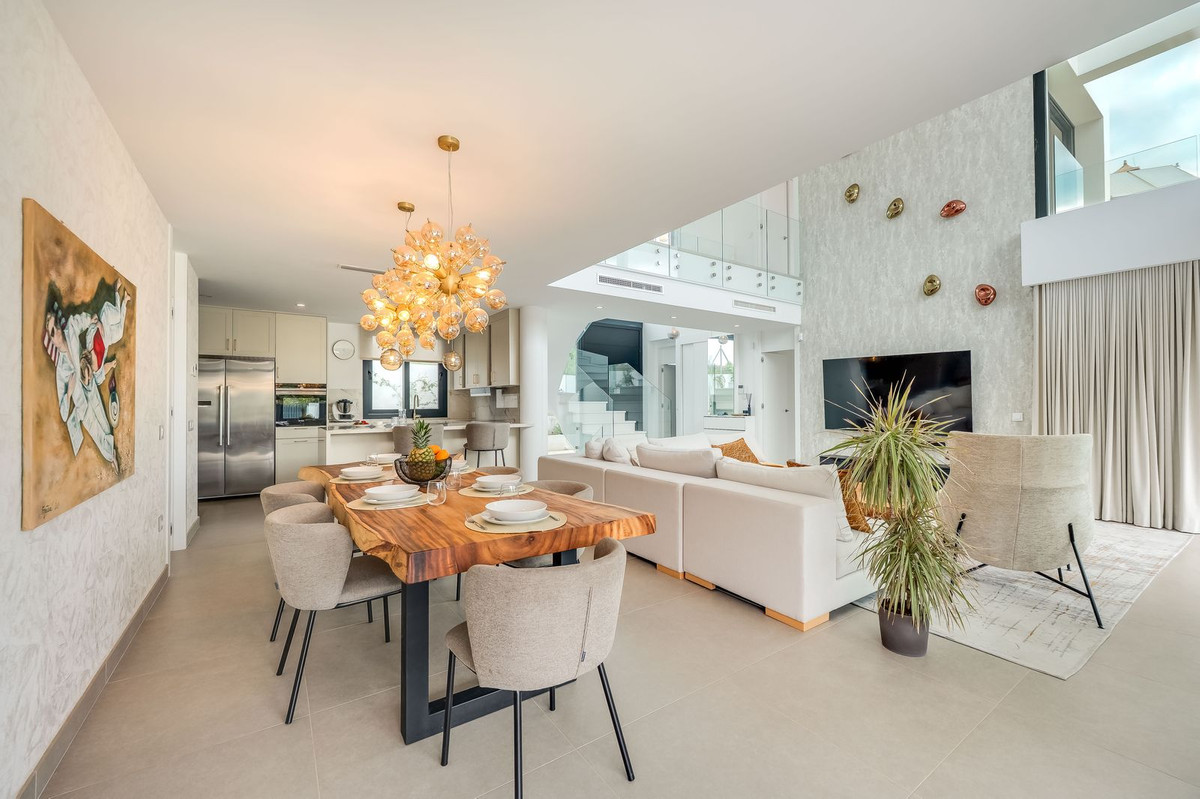 5 Bed Townhouse for sale in San Pedro De Alcántara Costa Del Sol, Málaga, Spain