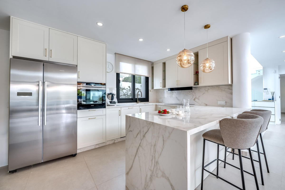5 Bed Townhouse for sale in San Pedro De Alcántara Costa Del Sol, Málaga, Spain