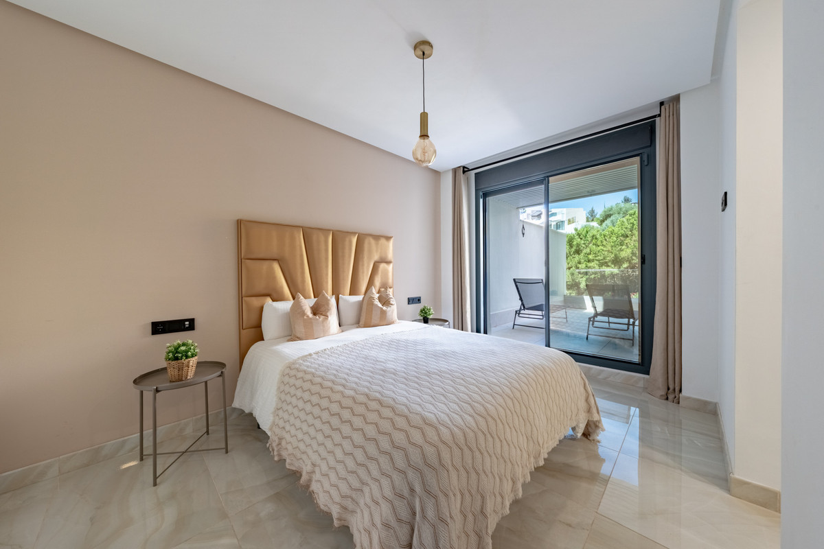 3 Bed Apartment for sale in Benahavís Costa Del Sol, Málaga, Spain