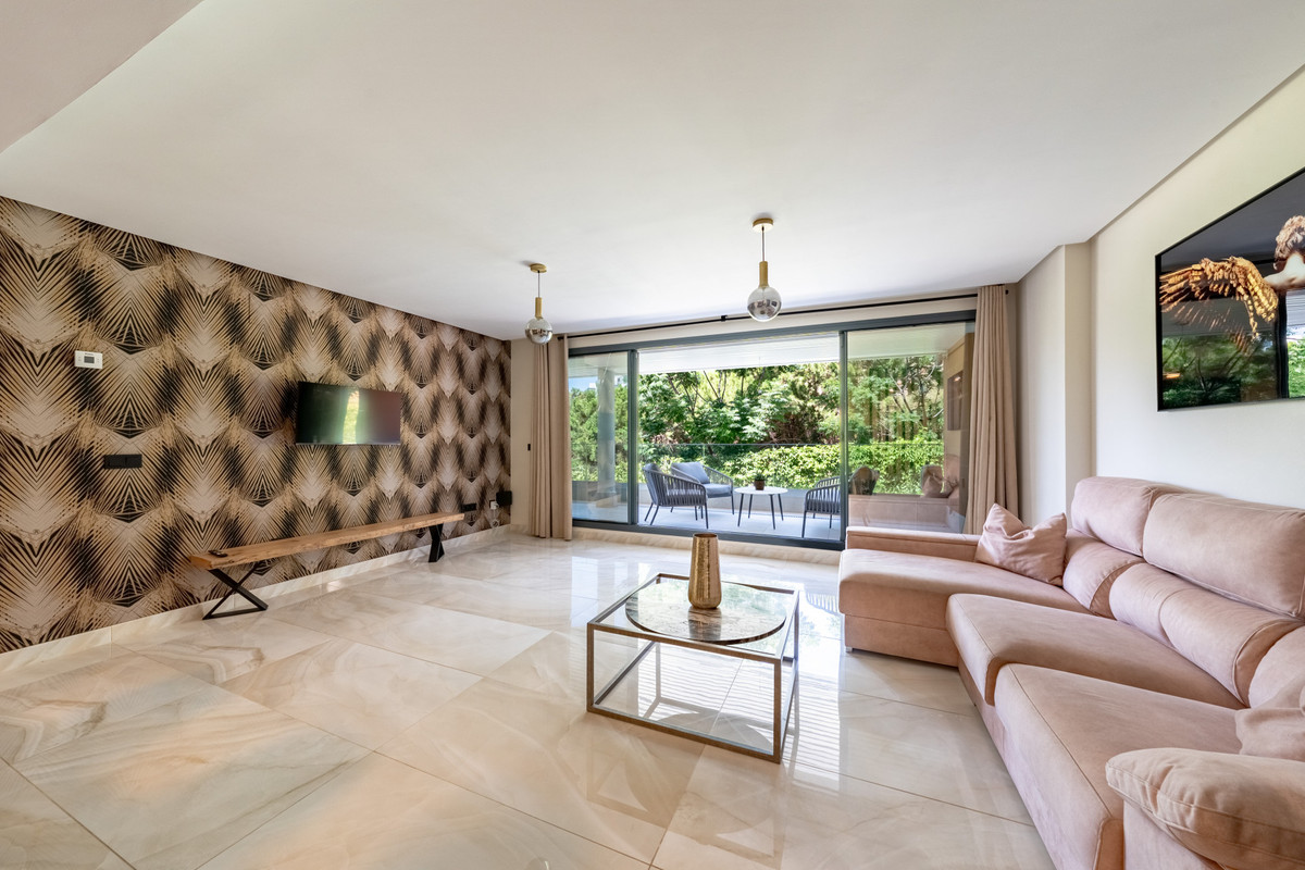 3 Bed Apartment for sale in Benahavís Costa Del Sol, Málaga, Spain