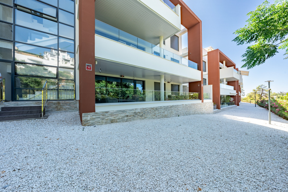 3 Bed Apartment for sale in Benahavís Costa Del Sol, Málaga, Spain