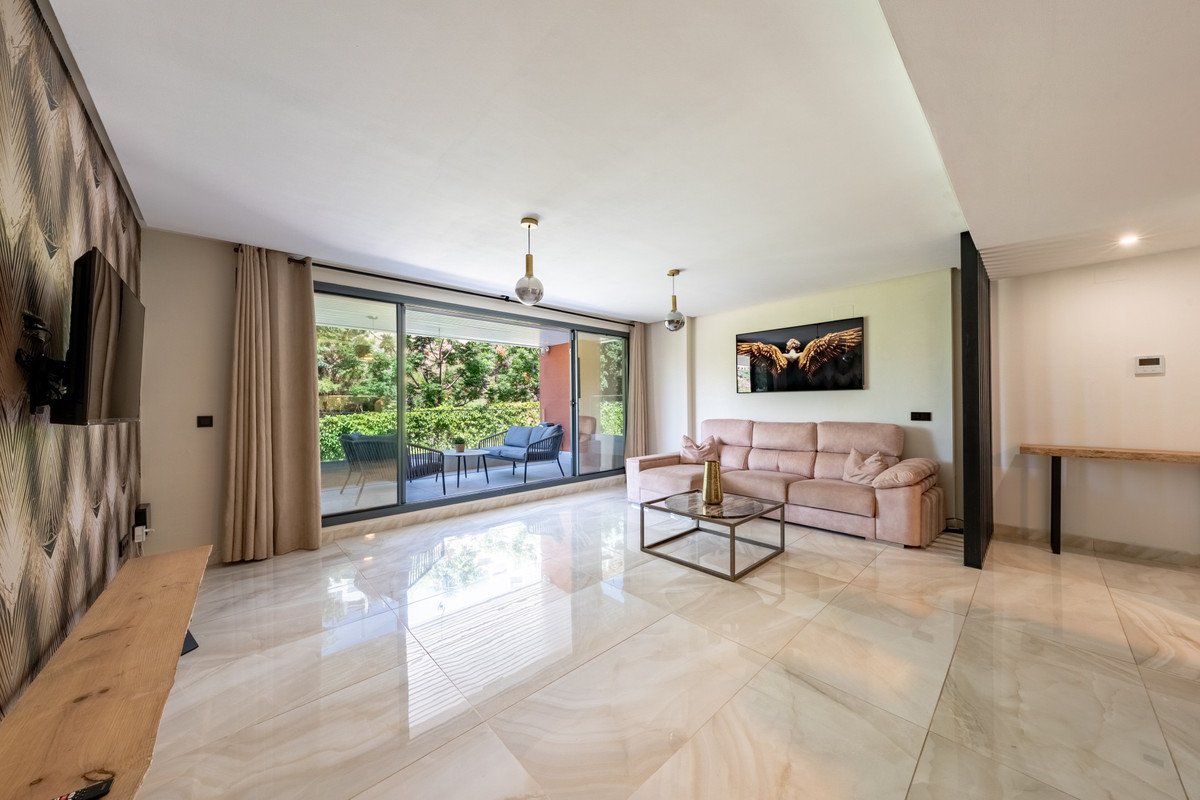 3 Bed Apartment for sale in Benahavís Costa Del Sol, Málaga, Spain