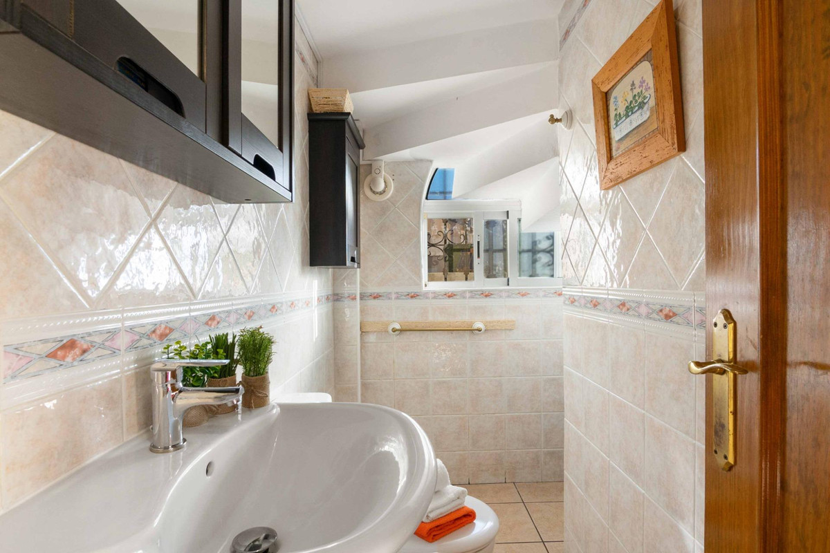 Se vende Villa - Chalet de 5 dormitorios en Costa Blanca, Alicante, España
