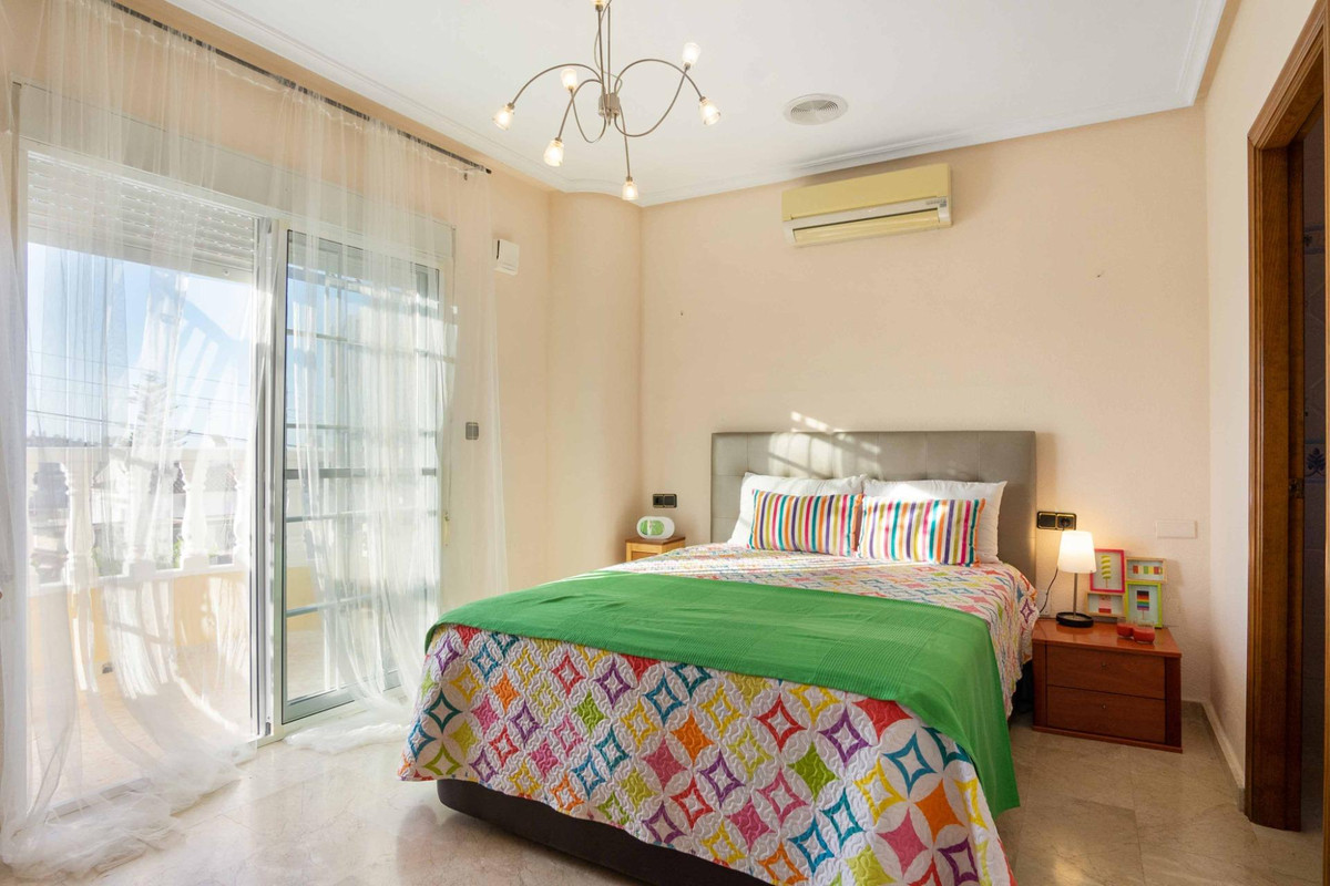 Se vende Villa - Chalet de 5 dormitorios en Costa Blanca, Alicante, España