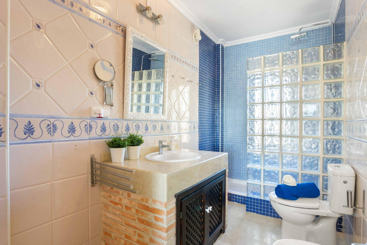 Se vende Villa - Chalet de 5 dormitorios en Costa Blanca, Alicante, España