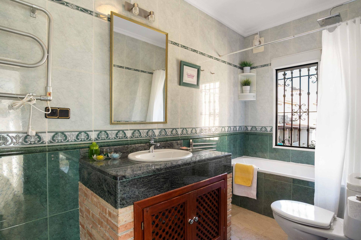 Se vende Villa - Chalet de 5 dormitorios en Costa Blanca, Alicante, España