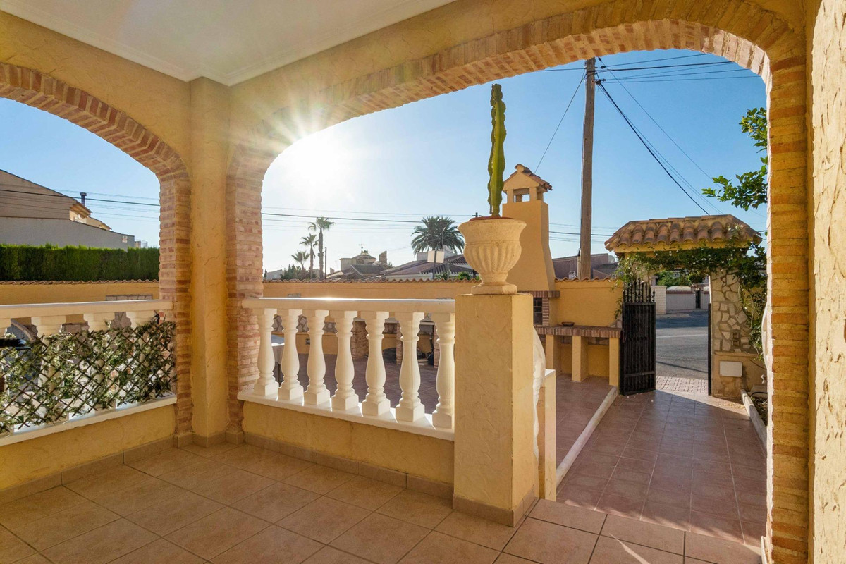 Se vende Villa - Chalet de 5 dormitorios en Costa Blanca, Alicante, España